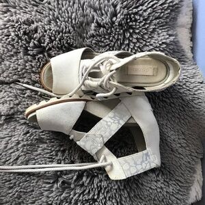 Sorel Joanie Sandals white size 8.5
